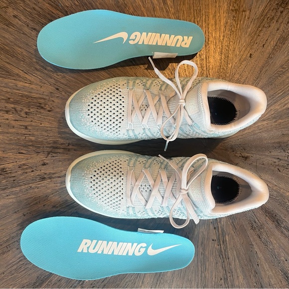Nike Lunar Epic Low Flyknit Women’s Sz 9.5 M Shoes Grey Glacier Blue - Picture 2 of 10
